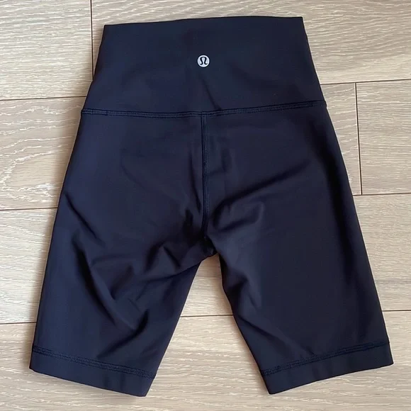 🌸🌸🌸SOLD🌸🌸🌸Lululemon Wunder Under Shorts 8” - Picture 2 of 4
